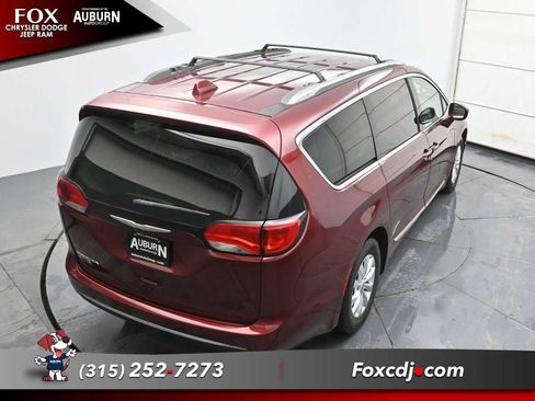 Used 2018 Chrysler Pacifica Touring-L image 29