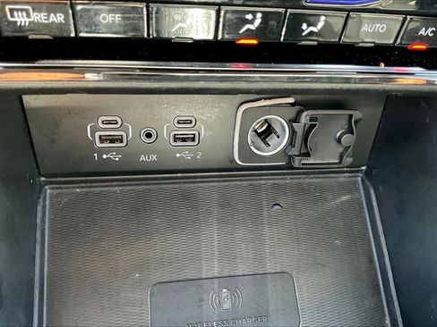 Used 2023 Jeep Grand Cherokee Limited w/ Luxury Tech Group II AWD/4WD image 18