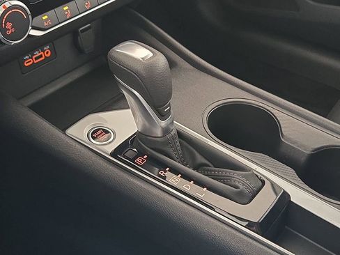 Used 2025 Nissan Altima 2.5 SV image 21