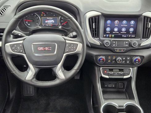 Used 2024 GMC Terrain SLT image 23