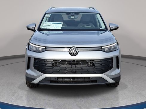 New 2026 Volkswagen Tiguan SE FWD image 2