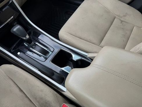 Used 2017 Honda Accord EX image 16