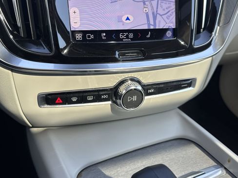 Used 2023 Volvo S60 B5 Plus w/ Climate Package image 18