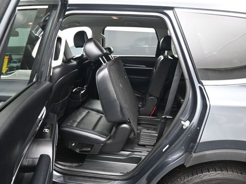 Used 2022 Kia Telluride LX image 36