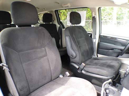 Used 2018 Dodge Grand Caravan SE w/ UConnect Hands-Free Group FWD image 13