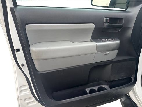 Used 2019 Toyota Sequoia SR5 AWD/4WD image 20