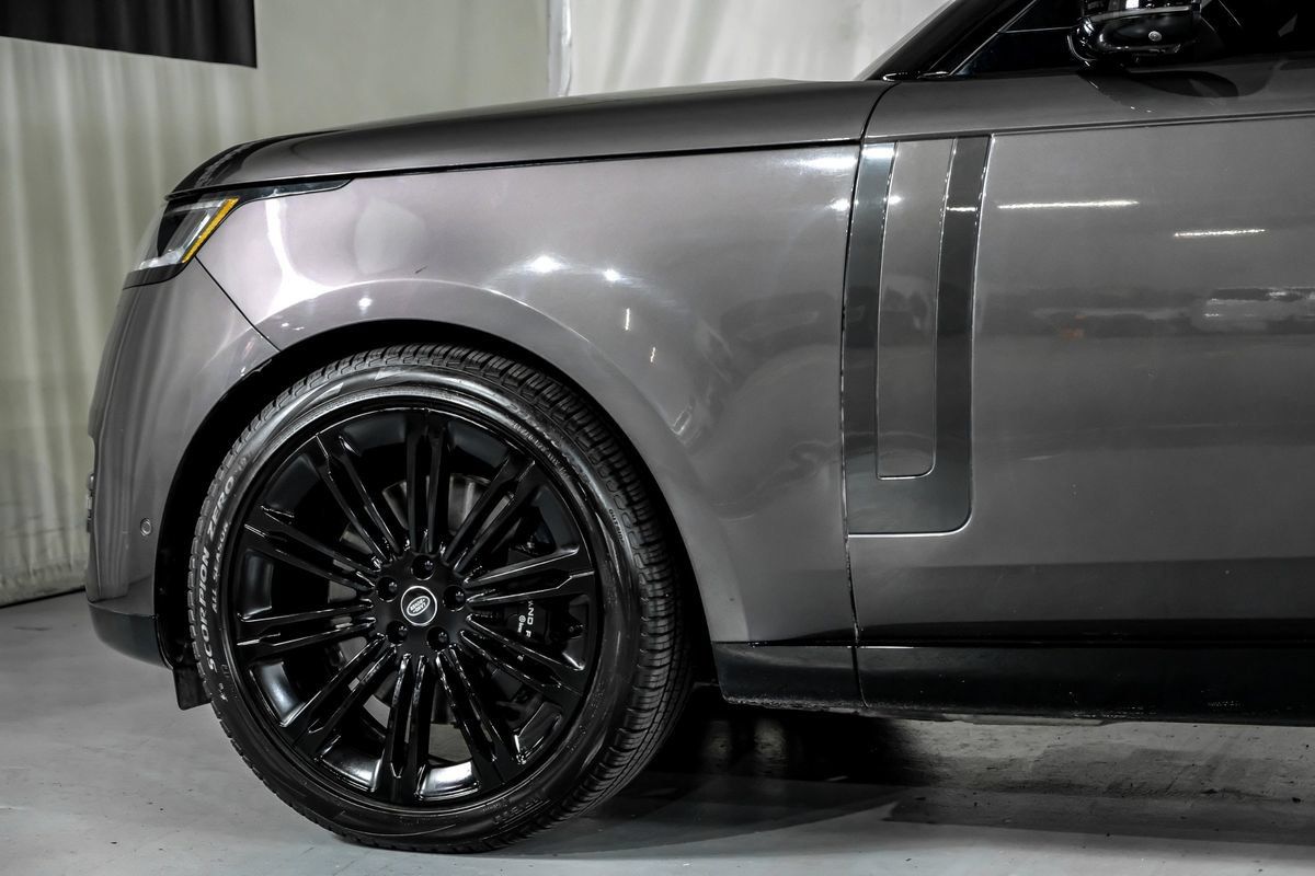 Used 2024 Land Rover Range Rover SE AWD/4WD image 12