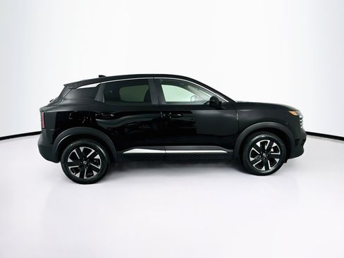 Used 2025 Nissan Kicks SV AWD/4WD image 10