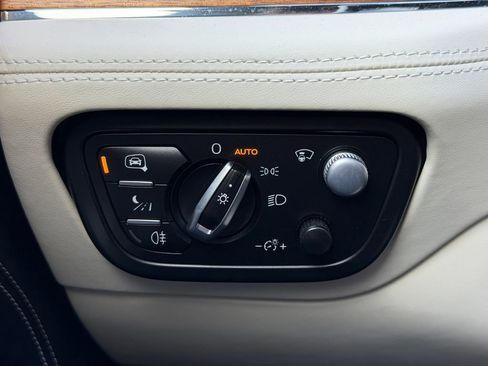 Used 2023 Bentley Bentayga image 19