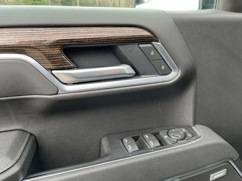 Used 2025 GMC Sierra 1500 Elevation image 17