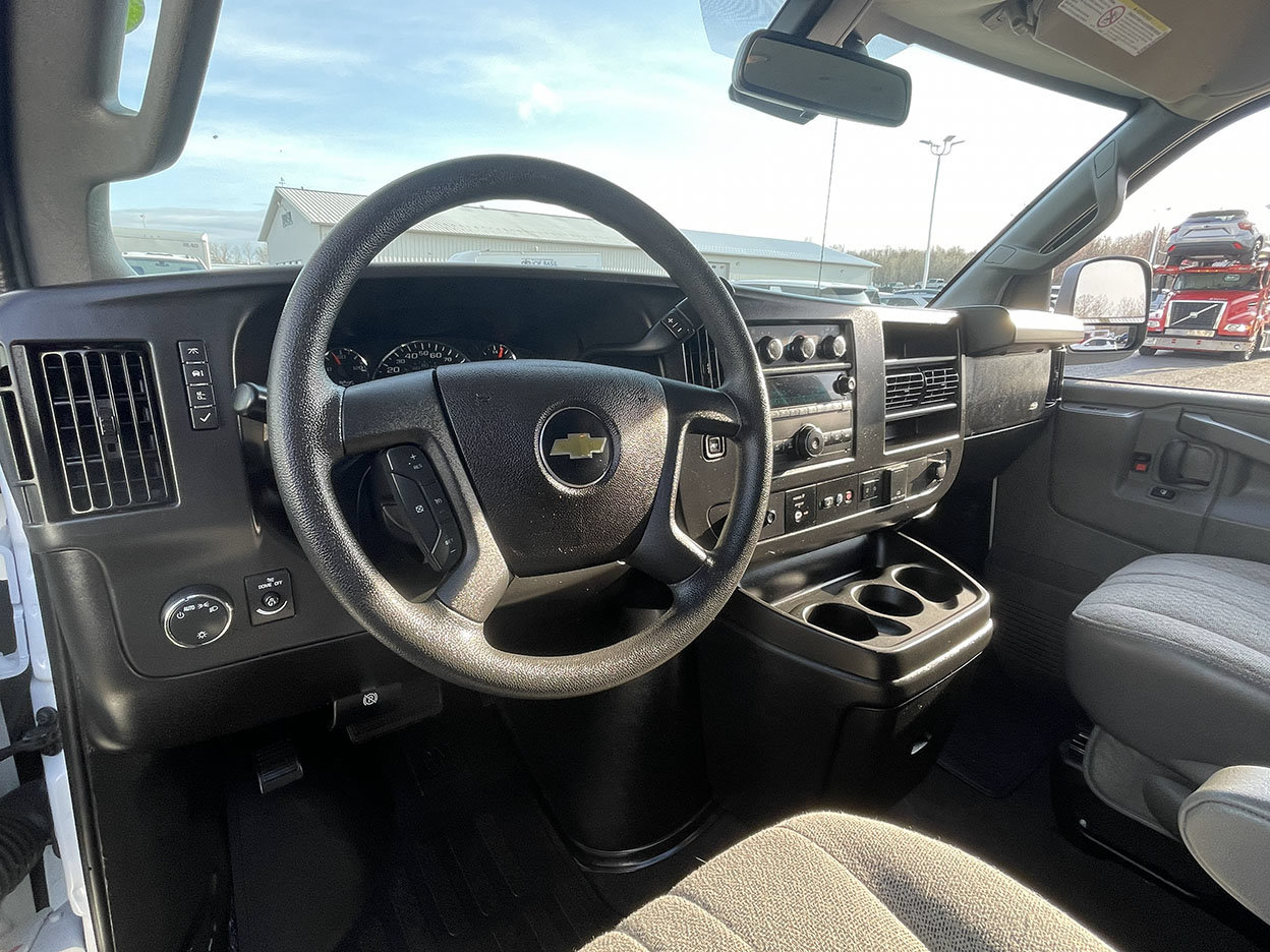 Used 2025 Chevrolet Express 3500 LT w/ LT Preferred Equipment Group RWD image 23