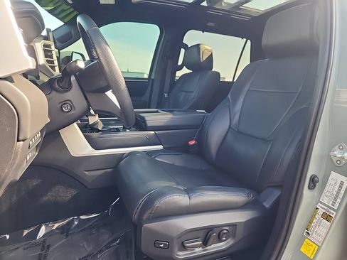 Used 2025 Toyota Sequoia Platinum AWD/4WD image 31