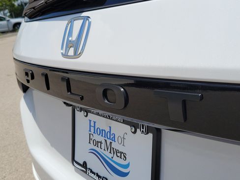 Used 2024 Honda Pilot EX-L image 7