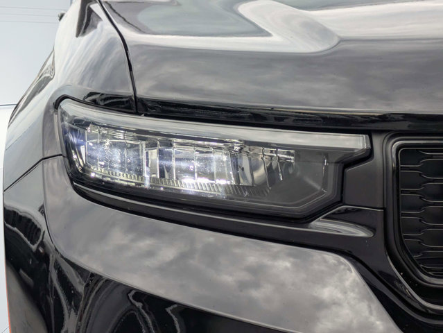 Certified 2025 Jeep Grand Cherokee Limited w/ Luxury Tech Group II AWD/4WD image 9