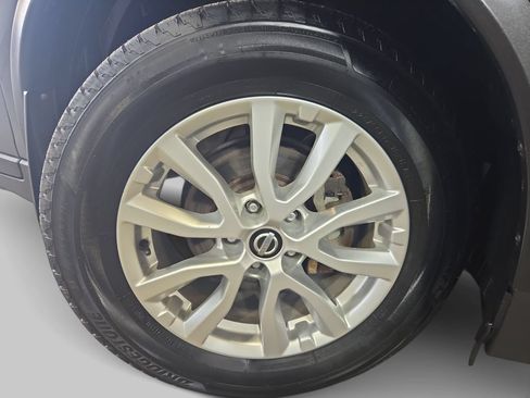 Used 2017 Nissan Rogue SV AWD/4WD image 38