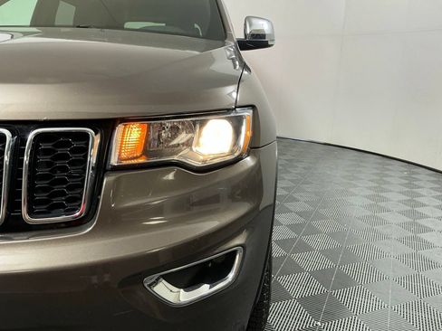 Used 2017 Jeep Grand Cherokee Limited AWD/4WD image 8