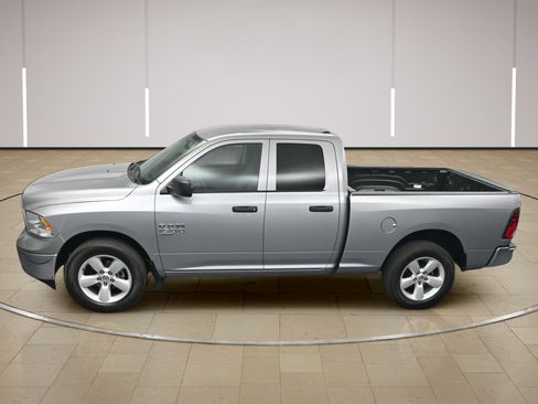 Used 2024 RAM 1500 Classic SLT AWD/4WD image 35