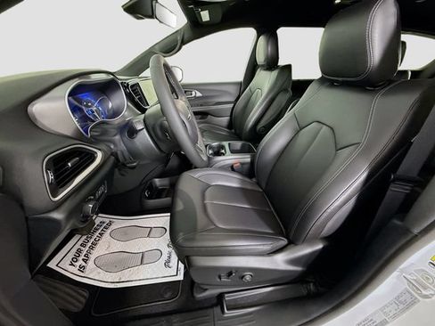New 2026 Chrysler Voyager LX FWD image 19