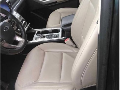 Used 2022 Ford Explorer XLT w/ Equipment Group 202A AWD/4WD image 6