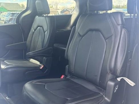 Used 2026 Chrysler Pacifica Select image 24