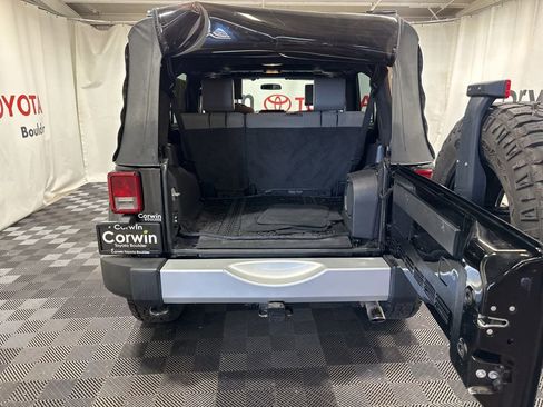 Used 2010 Jeep Wrangler Unlimited Sahara image 17