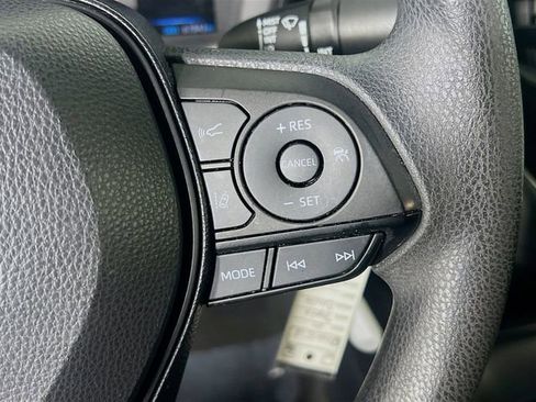 Used 2020 Toyota Corolla LE FWD image 18