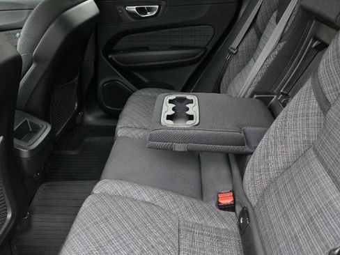 Used 2023 Volvo XC60 B5 Core image 28