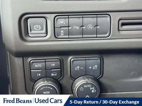 Used 2024 Chevrolet Suburban LT image 12