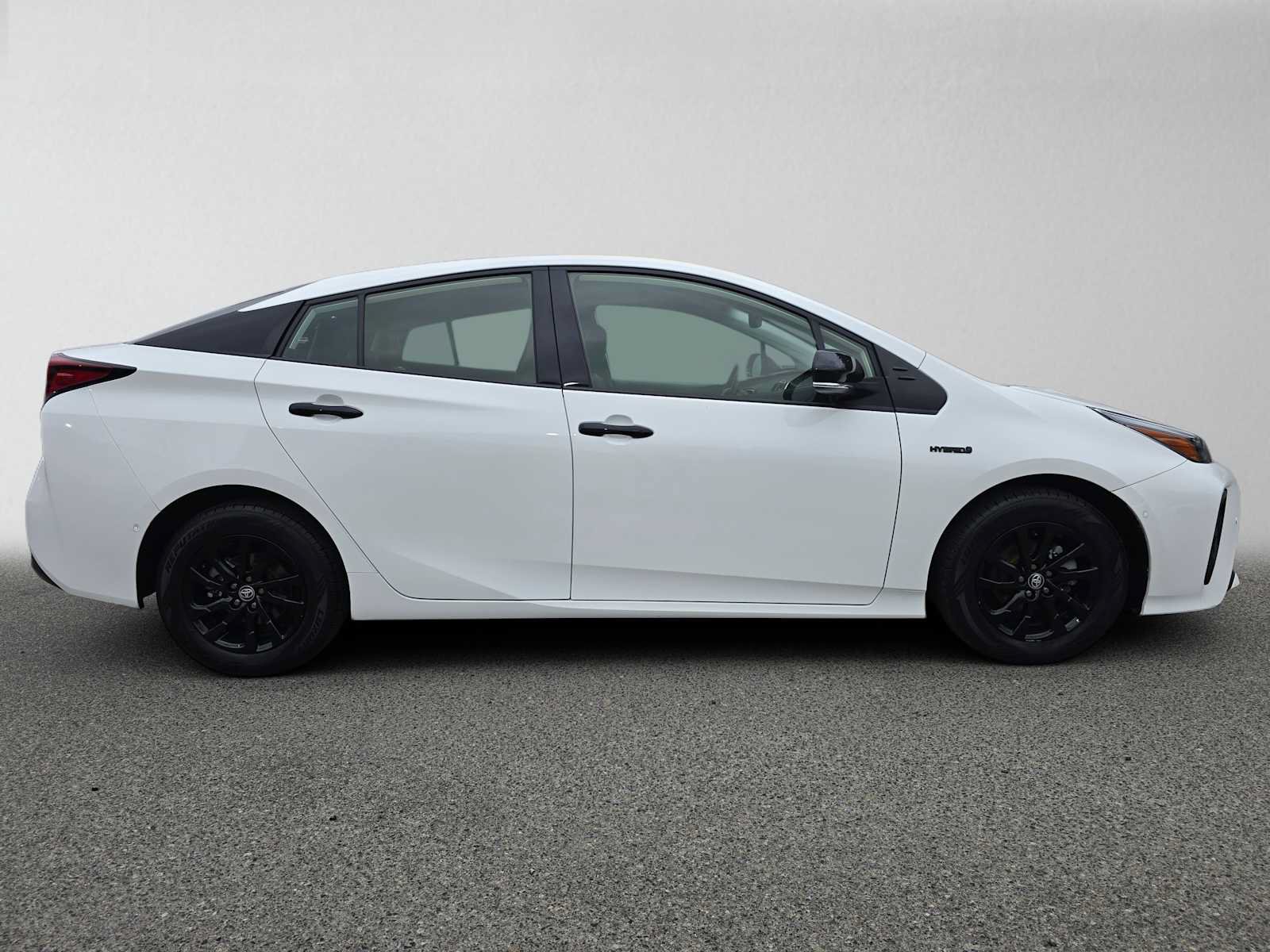 Used 2022 Toyota Prius AWD image 2