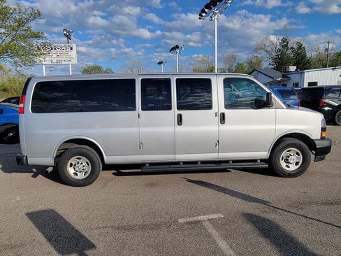 Used 2020 Chevrolet Express 3500 LS RWD image 3
