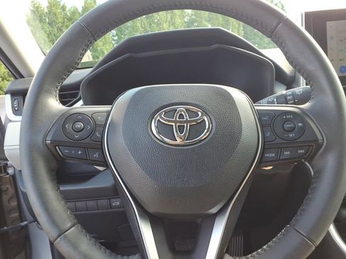 Used 2023 Toyota RAV4 XLE Premium FWD image 20