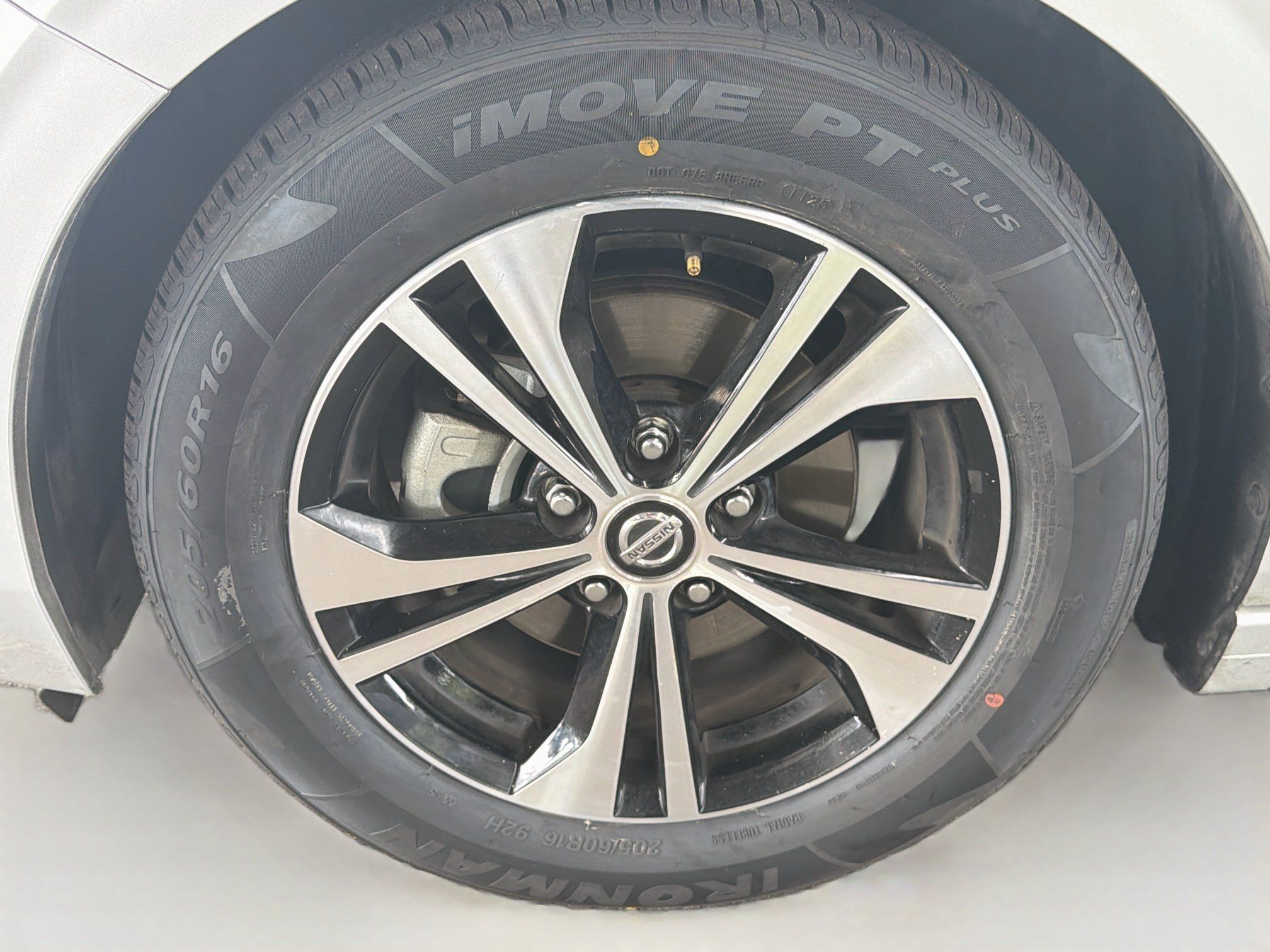 Used 2023 Nissan Sentra SV FWD image 11