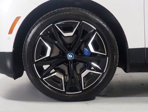 Used 2024 BMW iX xDrive50 w/ Premium Package AWD/4WD image 70