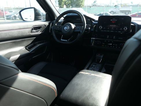 Used 2025 Nissan Pathfinder Rock Creek image 23