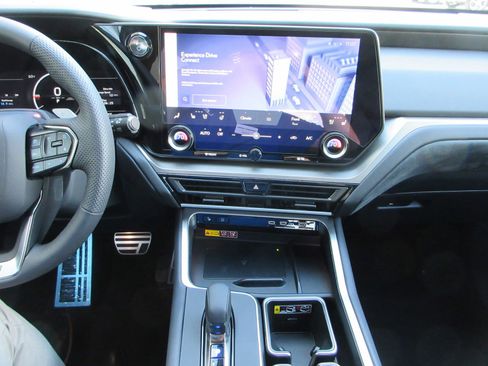 New 2026 Lexus TX 500h AWD image 41