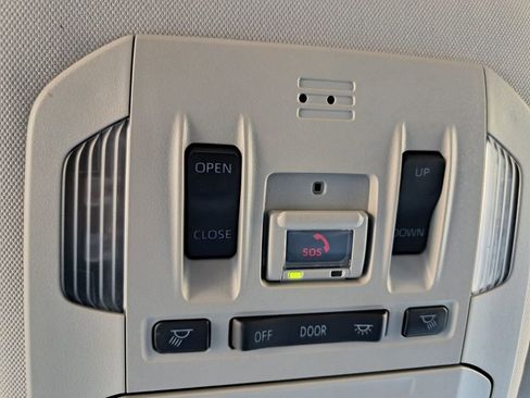 Used 2021 Toyota Highlander XLE image 17