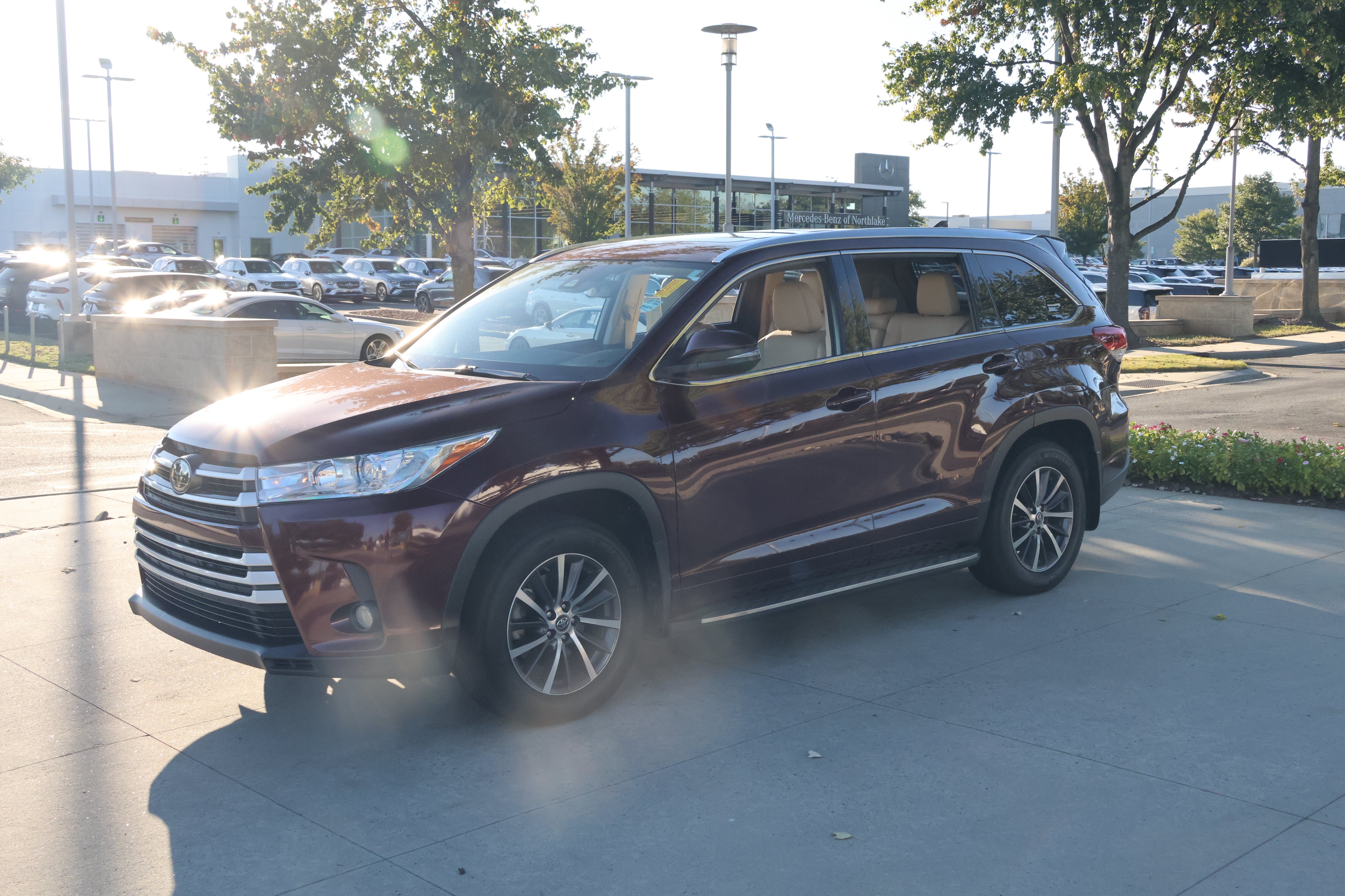 Used 2017 Toyota Highlander XLE AWD/4WD image 5