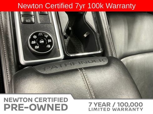 Used 2024 Nissan Pathfinder SL AWD/4WD image 6