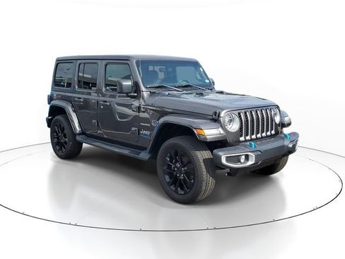 Used 2022 Jeep Wrangler Unlimited Sahara w/ Cold Weather Group AWD/4WD image 2