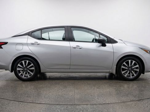 Used 2025 Nissan Versa SV image 11