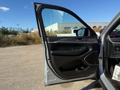 Used 2024 Jeep Grand Cherokee Limited 4xe image 35