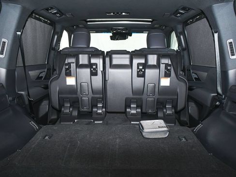Used 2023 Lexus LX 600 F Sport w/ Accessory Package (Z1) AWD/4WD image 82