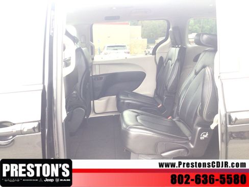 Used 2024 Chrysler Pacifica Touring-L FWD image 26