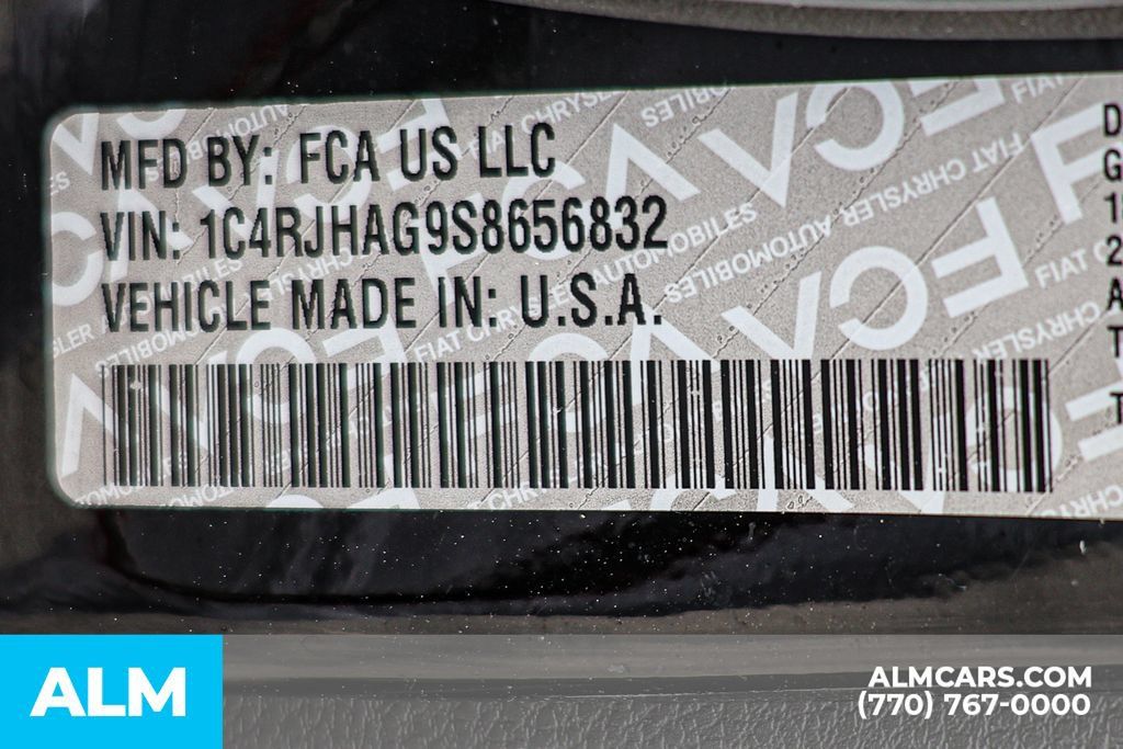 Used 2025 Jeep Grand Cherokee Altitude AWD/4WD image 57