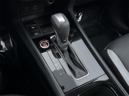 Used 2023 Nissan Kicks SR w/ SR Premium Package image 17