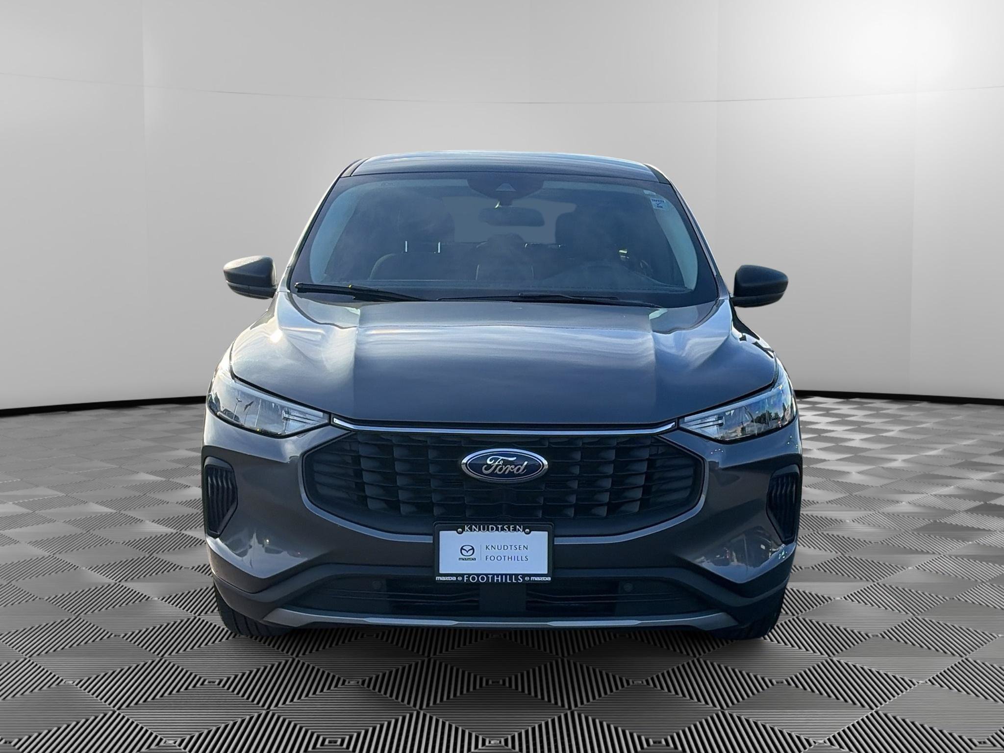 Used 2025 Ford Escape Active AWD/4WD image 2