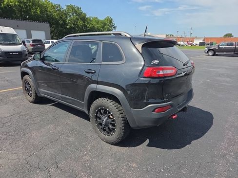 Used 2016 Jeep Cherokee Trailhawk w/ Comfort/Convenience Group AWD/4WD image 2