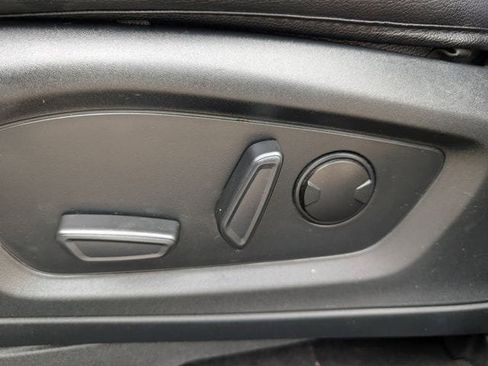 Used 2020 Ford Explorer XLT w/ Equipment Group 202A image 22