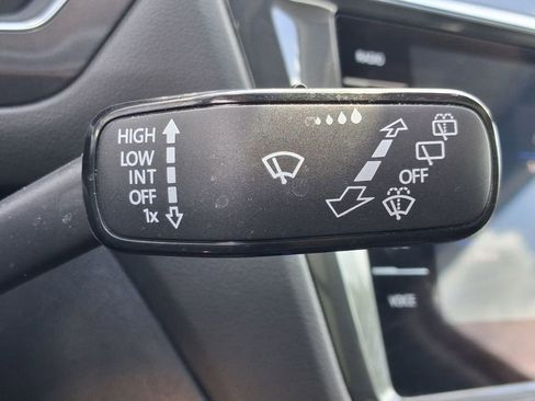 Used 2023 Volkswagen Tiguan SE w/ Panoramic Sunroof Package FWD image 22