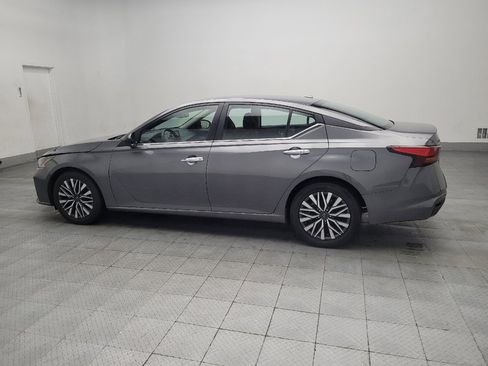 Used 2024 Nissan Altima 2.5 SV image 3